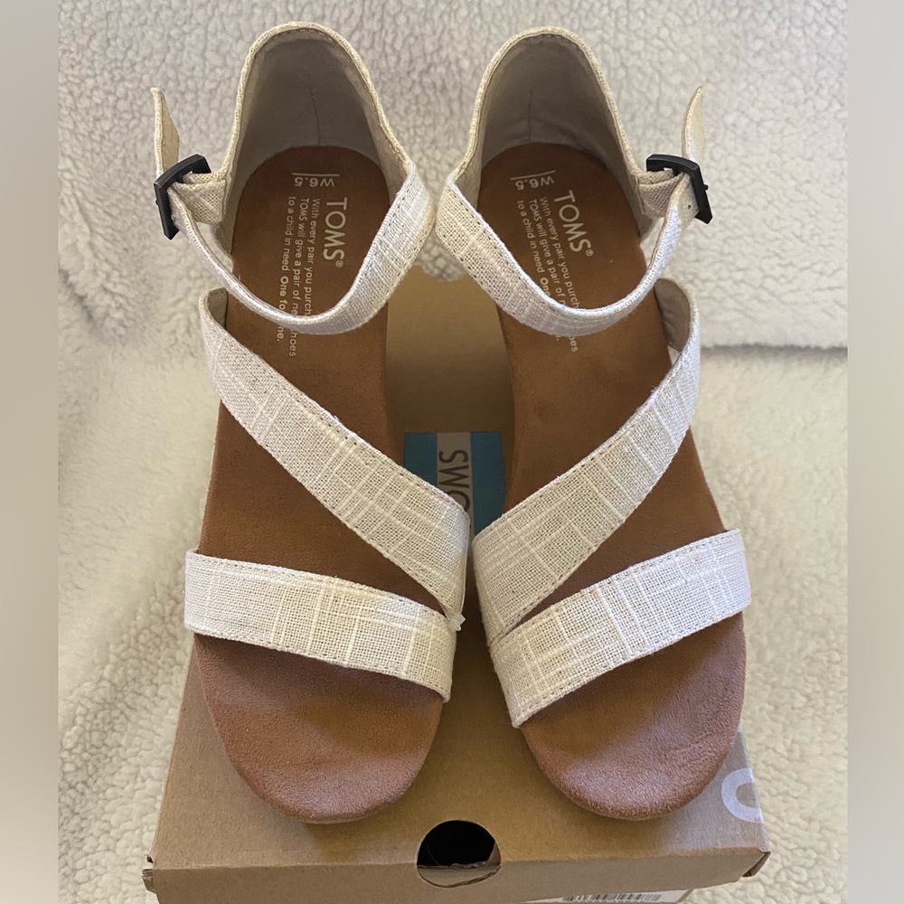 Toms natural linen wedges.